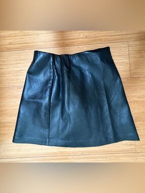 Wilfred (Aritzia) black faux leather mini skirt (size 2)